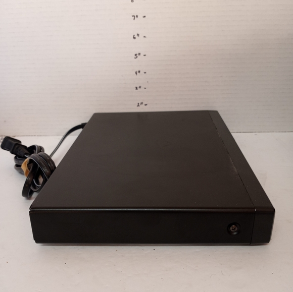 Sanyo blu ray DVD player model FWBP507FF - Picture 8 of 8